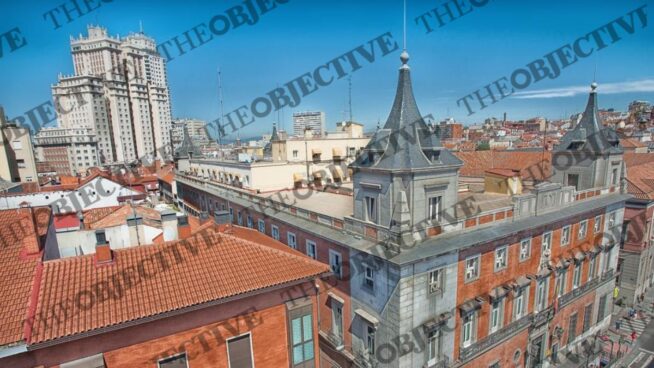 La familia de Begoña Gómez compró dos pisos en un edificio de Muface que valen 3,6 millones