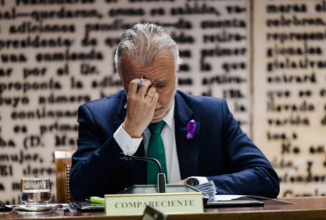 El PP pide a Iberia los billetes del ministro Torres tras sus contradicciones en la comisión Koldo