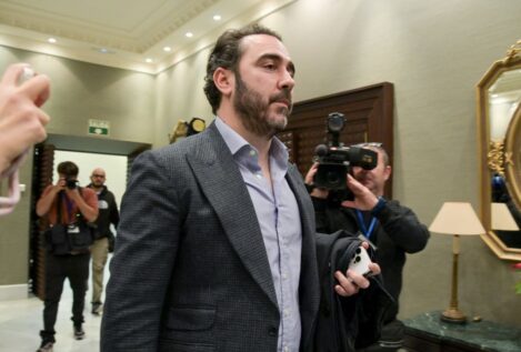 El juez cita a Aldama el 23 de abril para responder a la demanda del PSOE por injurias