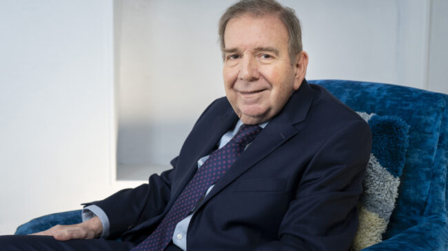 Edmundo González suspende temporalmente su agenda por una «dolencia en la cadera»