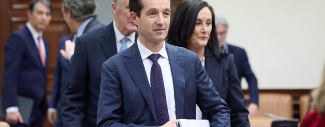 Los números desaconsejan a Indra pagar 1.000 millones de euros por Escribano