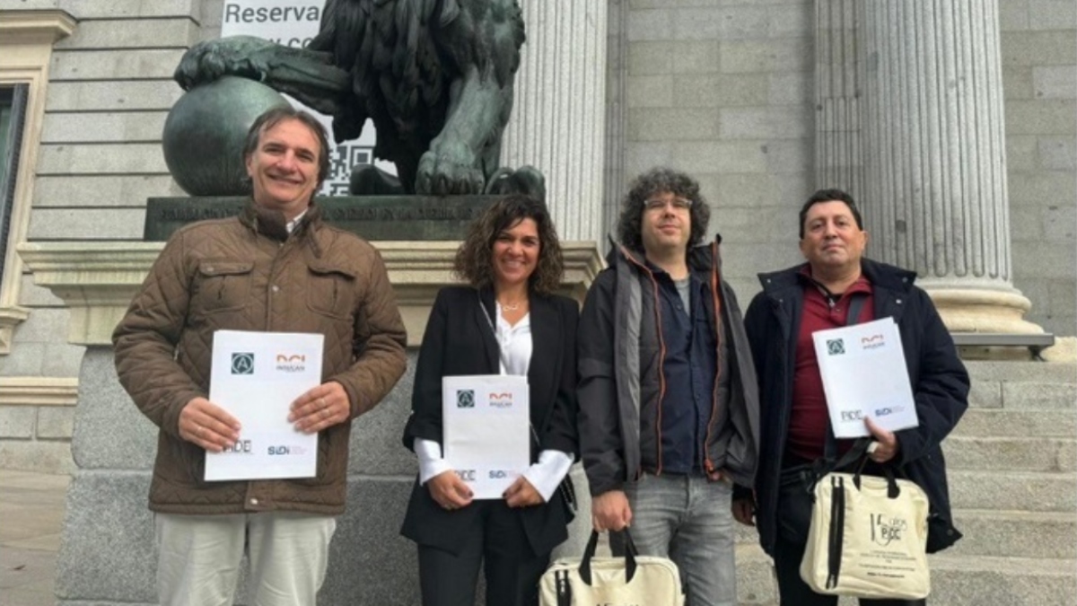 Sumar solicitará la inclusión de los maestros en el cuerpo A1 de funcionarios