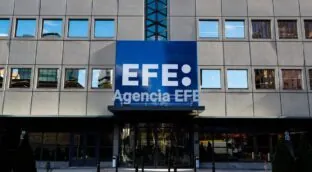 EFE reparte un bonus de 689.000 euros entre su cúpula pese a las pérdidas de 2025