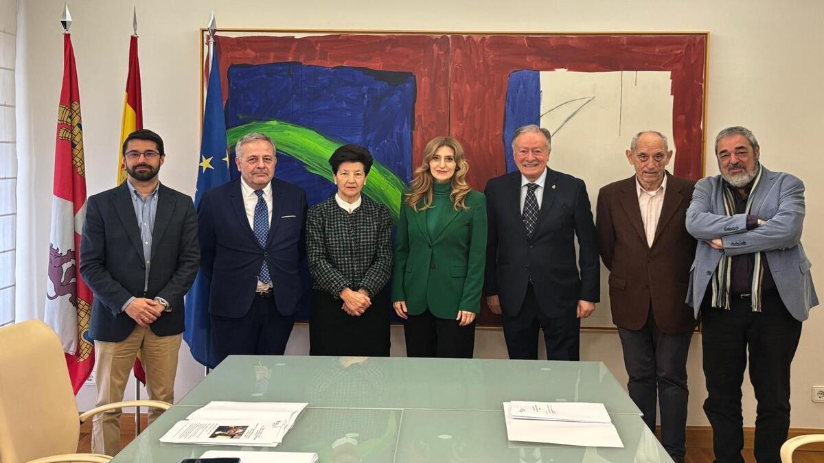 La Junta premia el esfuerzo y dedicación de los astronautas leoneses Sara García y Pablo Álvarez