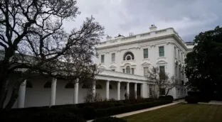 Trump impone nuevas restricciones de acceso a los periodistas acreditados en la Casa Blanca