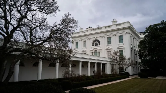 Trump impone nuevas restricciones de acceso a los periodistas acreditados en la Casa Blanca