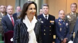 Robles centraliza la atención sanitaria a los militares heridos mientras exhibe perfil bajo