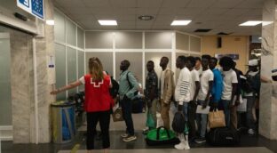Canarias exige que el Gobierno se haga cargo ya de los mil menores: «Son su responsabilidad»