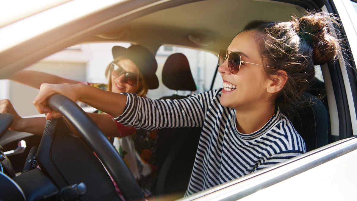 Una experta en neurocoaching explica el motivo por el que necesitas bajar el volumen al aparcar el coche