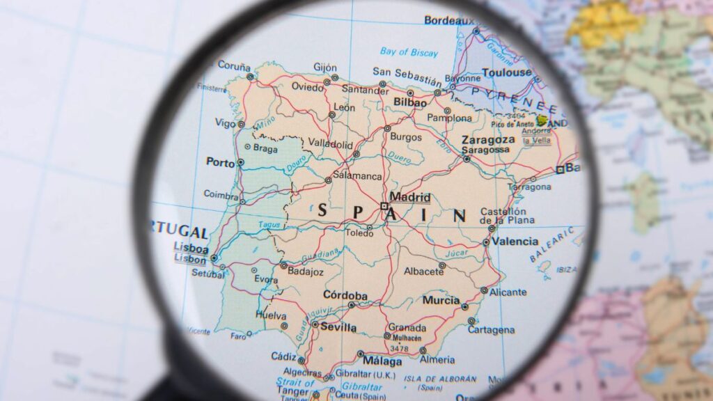 Mapa de España: (Canva)