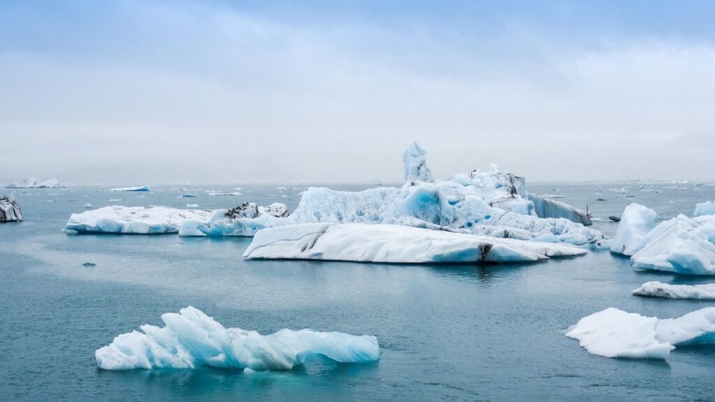 Iceberg: (Canva)