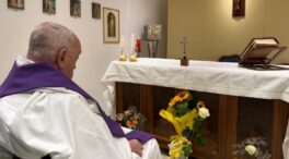Primera imagen del papa Francisco desde que ingresó en el hospital