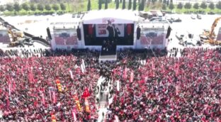 Cientos de miles de personas vuelven a desafiar a Erdogan en una protesta masiva en Estambul