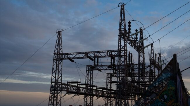 La luz registra en marzo un precio medio de 53 euros/MWh, casi el triple que hace un año