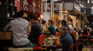 Paradas gastronómicas imprescindibles en el madrileño mercado de Vallehermoso