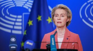 El plan de rearme militar amenaza las inversiones verdes de la Unión Europea