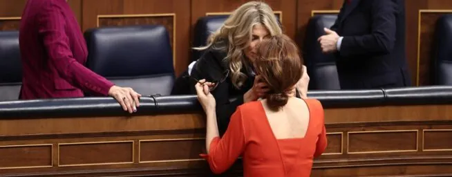 Tambores de guerra en Sumar: Mónica García culpa a Yolanda Díaz de su fracaso