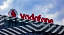 Zegona renegocia 1.290 millones de su deuda para comprar Vodafone España