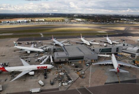 El Aeropuerto de Heathrow (Londres) cierra por un corte de energía provocado por un incendio