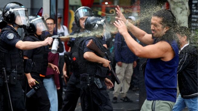 Al menos 120 detenidos y 45 heridos en las protestas frente al Congreso de Argentina