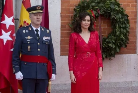 Ayuso pide por carta a Robles que reconsidere la parada militar del Dos de Mayo en Madrid