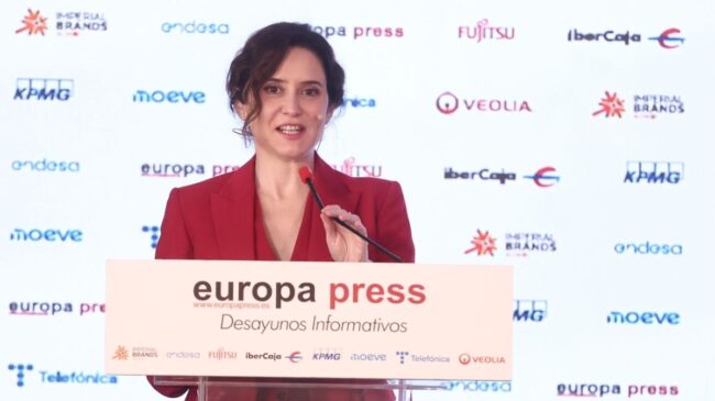 Ayuso desea al ministro Torres que se recupere «pronto y con fuerzas» del cáncer que padece