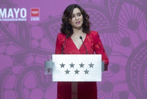 Ayuso denuncia que el Gobierno va a «prohibir» la parada militar en el Dos de Mayo