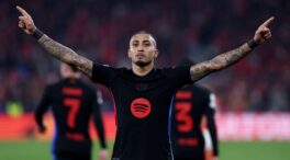Un Barça con uno menos doblega a un Benfica sin puntería en los octavos de Champions