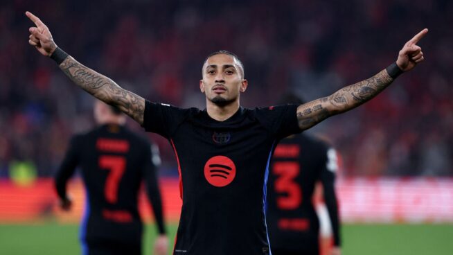 Un Barça con uno menos doblega a un Benfica sin puntería en los octavos de Champions