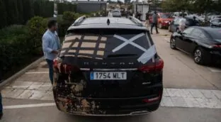 La reparación de los dos coches que evacuaron a Pedro Sánchez de Paiporta costó 8.700 euros