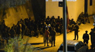 La Audiencia no ampara el asilo a un marroquí que entró a nado en Ceuta en 2021