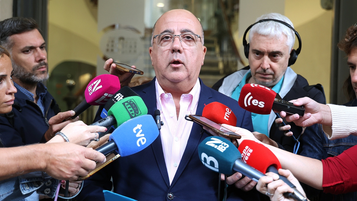 Un exdiputado de Vox acusa a la formación de traicionar a sus votantes al pactar con el PSOE