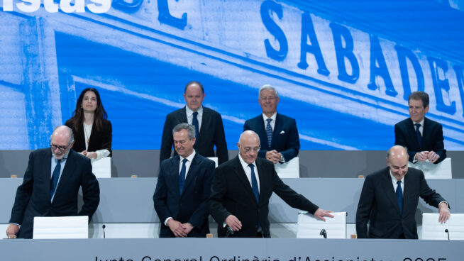 El Sabadell confía en la ayuda de Moncloa y  de sus accionistas para tumbar la opa de BBVA