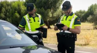 La DGT solo puso 128 multas por no tener la baliza V16 en los dos primeros meses
