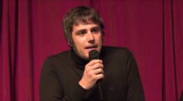 Podemos carga contra un nuevo fichaje de Moncloa que antes patrocinó Pablo Iglesias