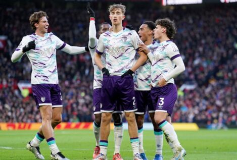 Dean Huijsen sustituye en la selección de fútbol al lesionado Íñigo Martínez