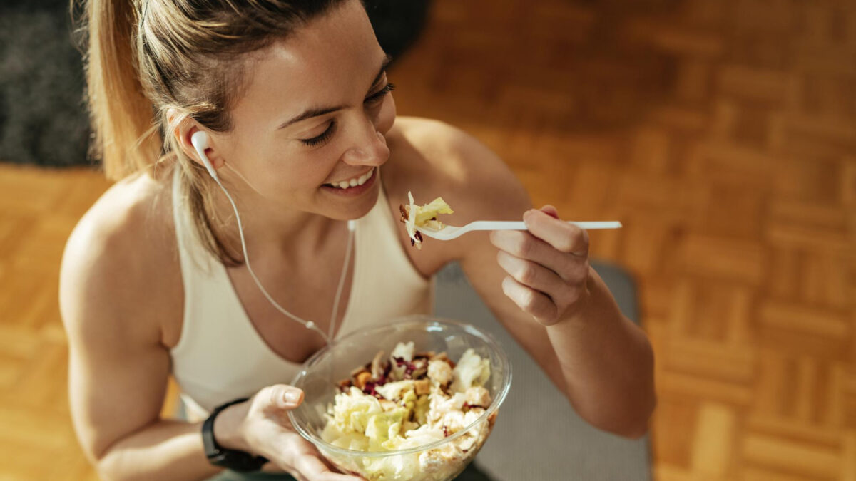 Desayunar proteínas: qué tomar (y cómo debes hacerlo) en la primera comida del día