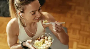 Desayunar proteínas: qué tomar (y cómo debes hacerlo) en la primera comida del día