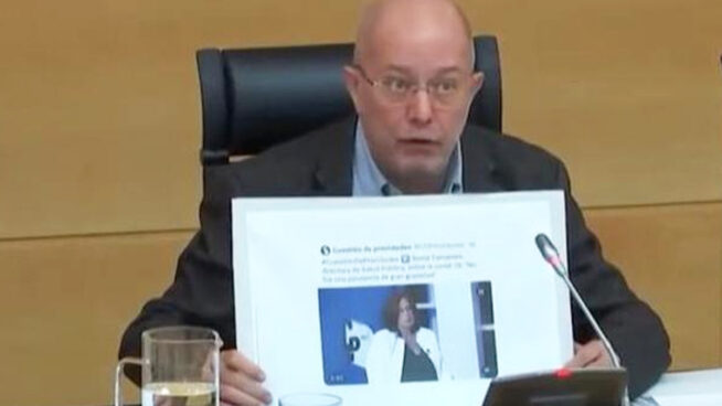 VÍDEO | Echan a Igea de la Comisión de Sanidad de Castilla y León al grito de «puta vergüenza»