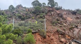 El corte de una carretera en Málaga castiga a trabajadores y empresarios de Ronda
