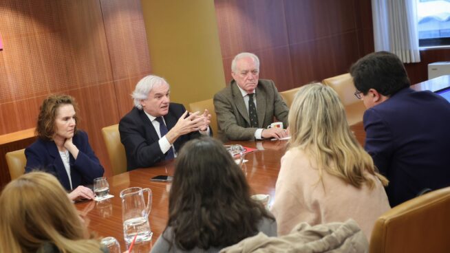 Rapapolvo de los empresarios de Madrid a Óscar López en una visita protocolaria