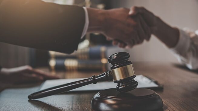 ¿Se puede cargar el impuesto de sucesiones a una persona fallecida? Una abogada lo aclara