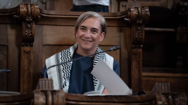 Los Comunes plantean cambiar su código ético para que Colau pueda presentarse a la Alcaldía