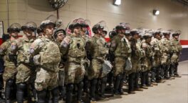 Una juez federal suspende la orden de Trump que prohíbe a un transgénero servir en el Ejército