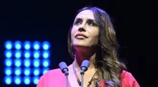 Karla Sofía Gascón hace historia: el premio con el que ha ganado la batalla a la cultura 'woke'