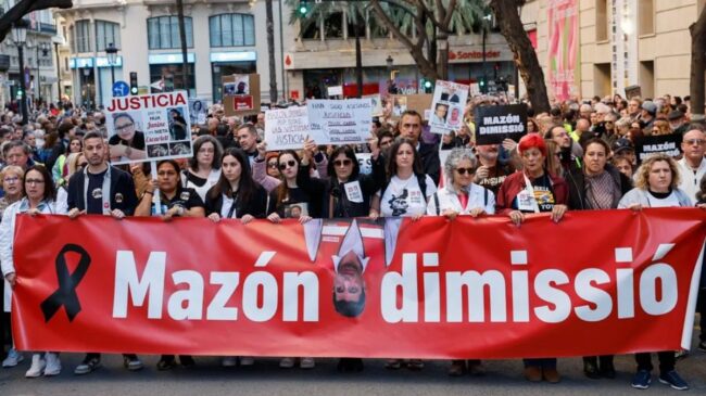 Miles de personas vuelven a manifestarse en Valencia exigiendo la dimisión de Carlos Mazón