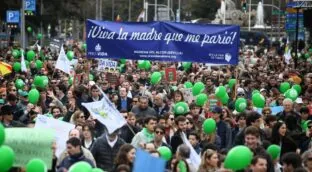 Cientos de personas recorren Madrid en contra del aborto y en defensa al «derecho a nacer»