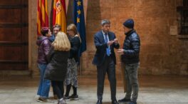 Mazón recibe a cuatro víctimas de la dana que querían que «viera su dolor»