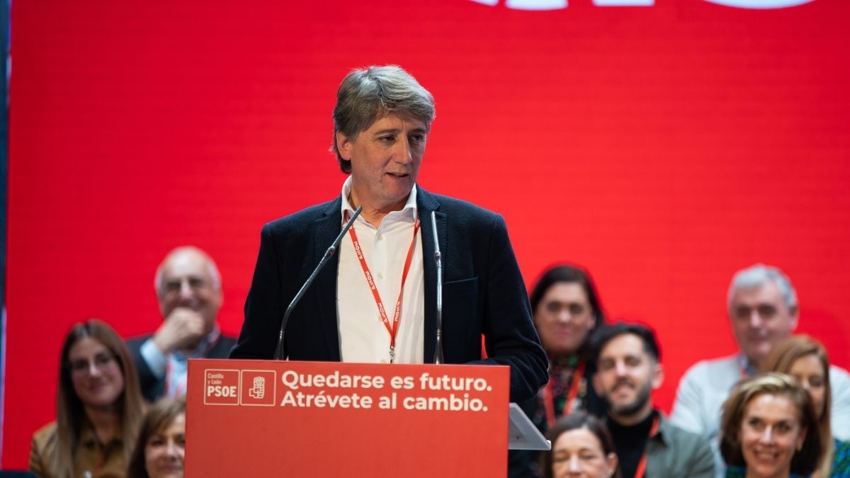 Un micro abierto pilla a procuradores del PSOE criticando a su líder en Castilla y León