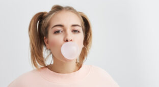 ¿Hay microplásticos en tus chicles? Sí, según un estudio de una universidad estadounidense